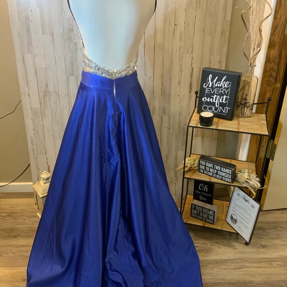 Ladies Open Back Prom Dress With Sequence Top. Si… - image 6